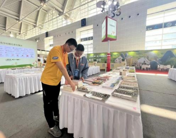 青春在服务中闪光——电子信息与自动化学院志愿者助力第82届中国教育装备展示会